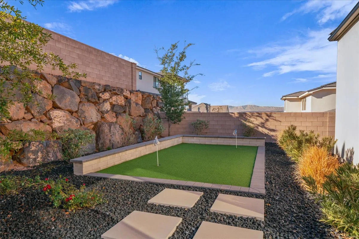 Backyard putting green