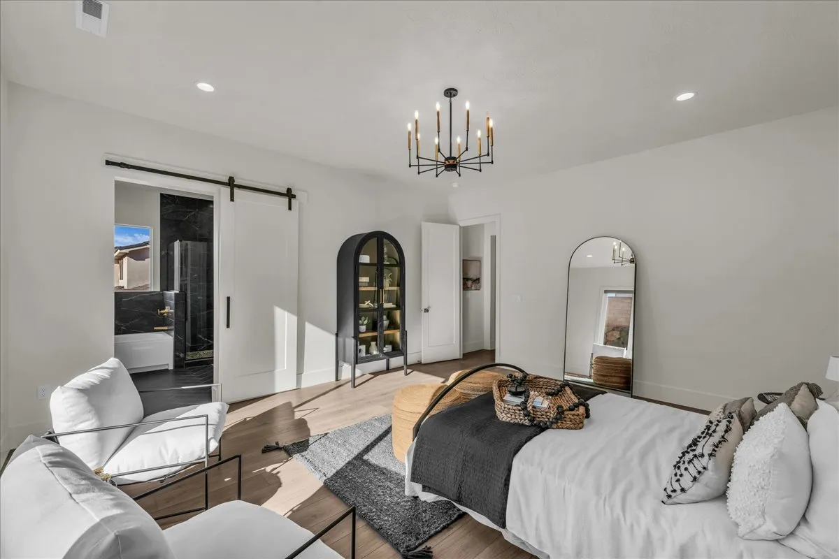 Master bedroom secondary view